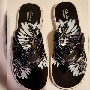 Clark's Breeze Mila Black slip on.Size 7M.New.
